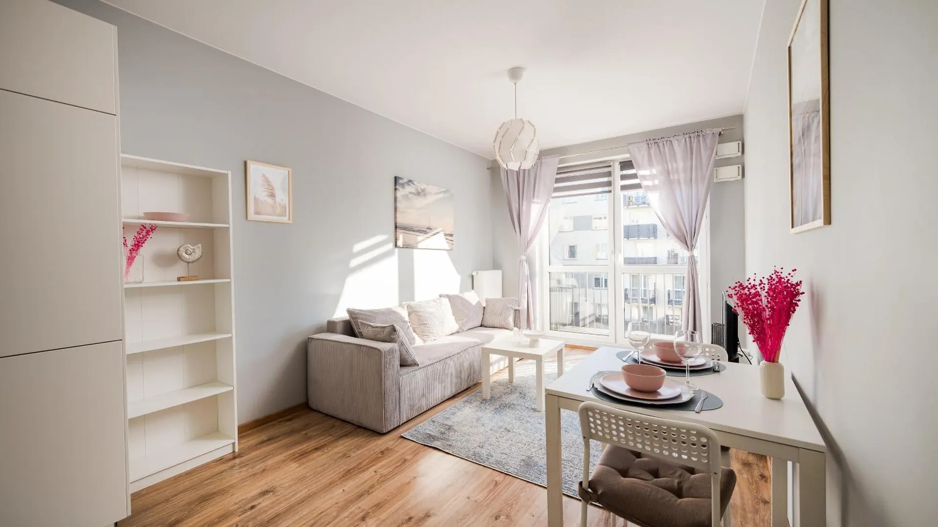Warszawa-Wlochy Serene Apartment Varsovia